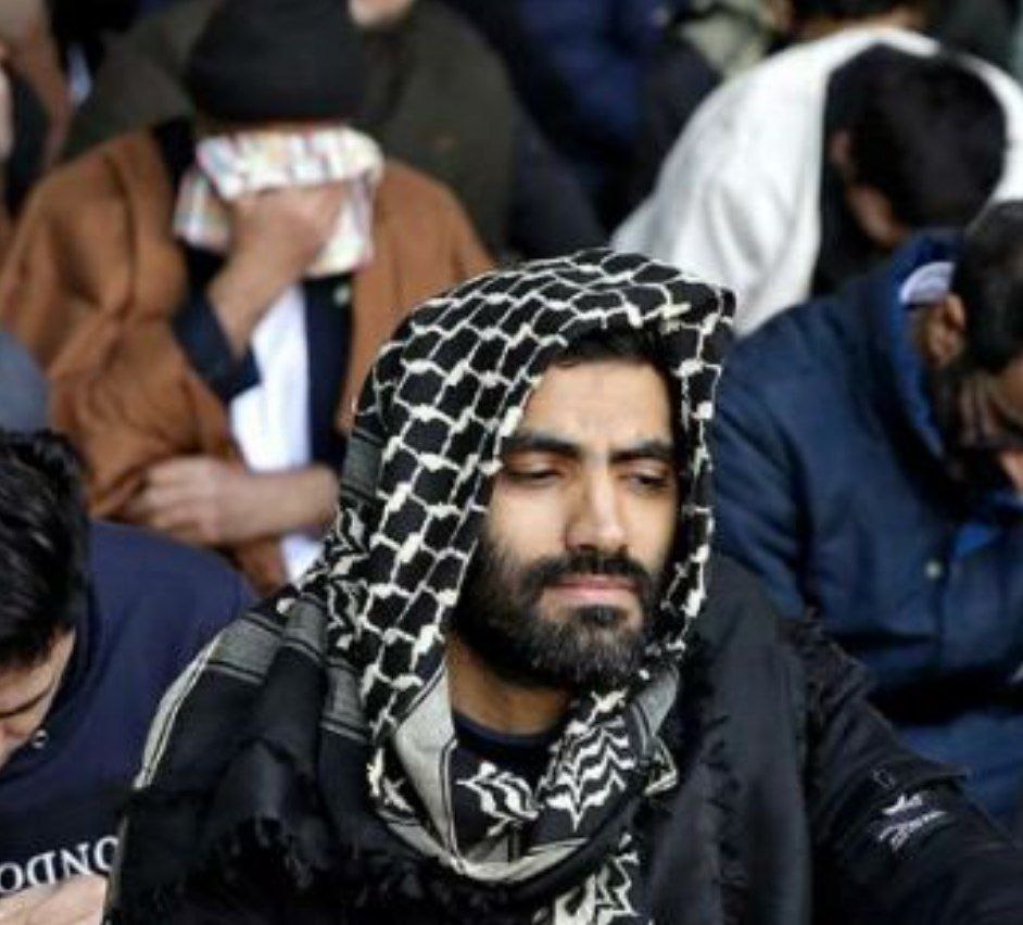 محمد انصاری بازیکن سابق تیم پرسپولیس در مراسم اعتکاف حرم رضوی