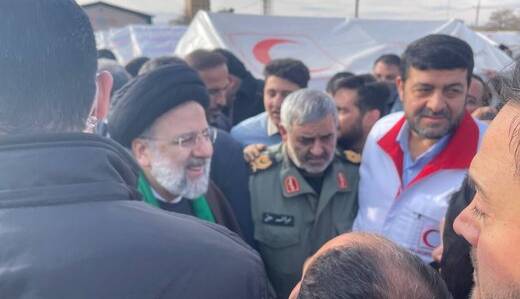 رئیسی در جمع زلزله‌زدگان خوی: مشکلات منطقه، حتما باید «سریع» مرتفع شود