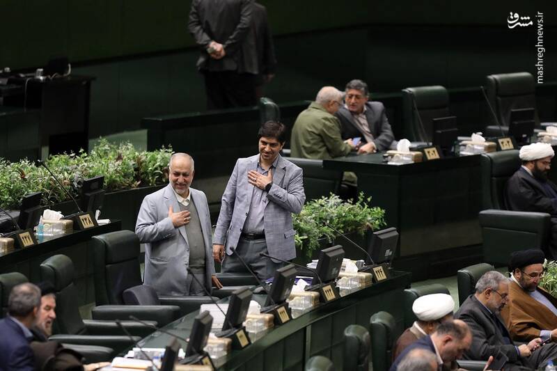 عکس/ گفتگوی نمایندگان در صحن علنی مجلس