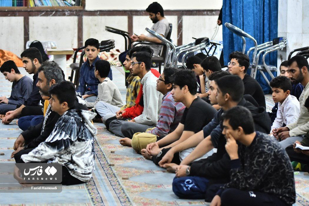 عکس/ حضور گسترده جوانان و نوجوانان در مراسمات اعتکاف ماه رجب