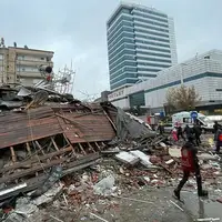 فرو ریختن وحشتناک یک ساختمان چند طبقه در ترکیه