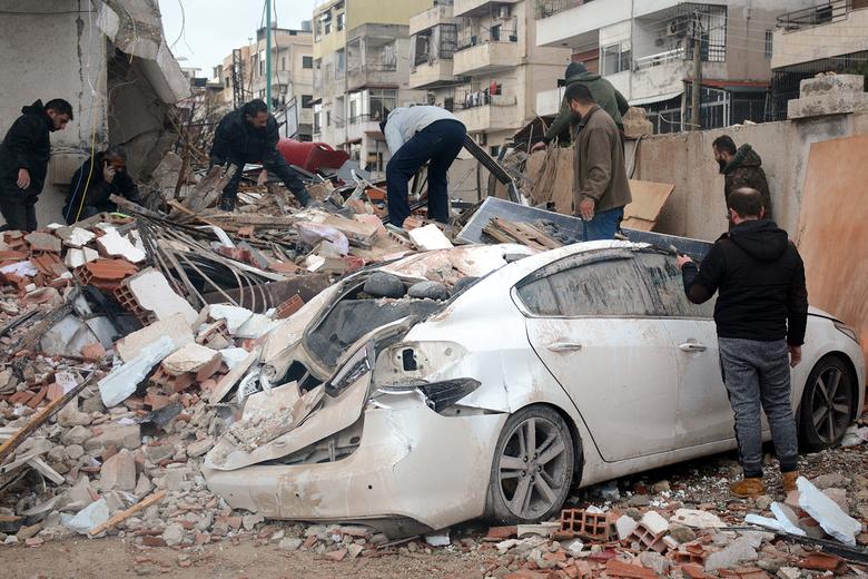 عکس/ زلزله، مصیبتی بر سر مردم جنگ زده سوریه