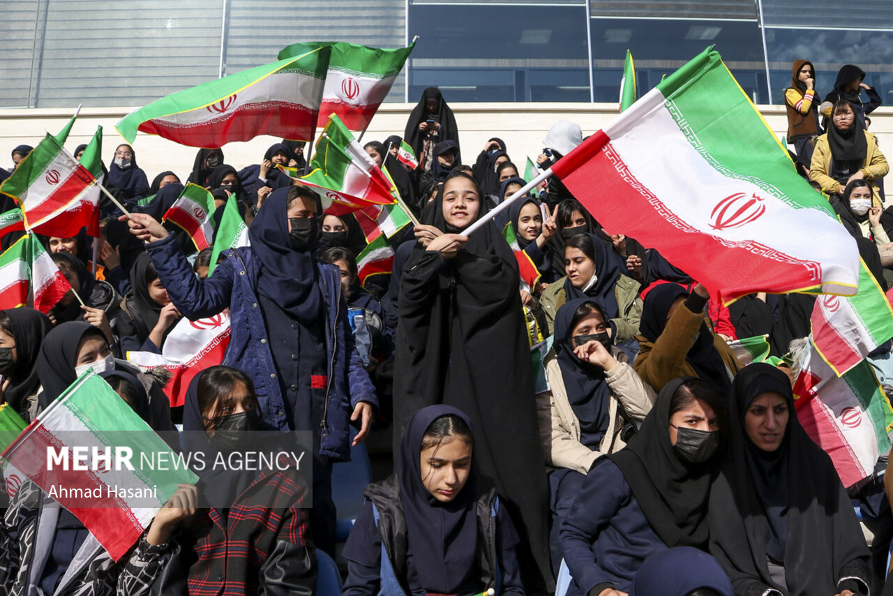 عکس/ جشن ۳۰ هزار نفری دختران دهه هشتادی انقلاب