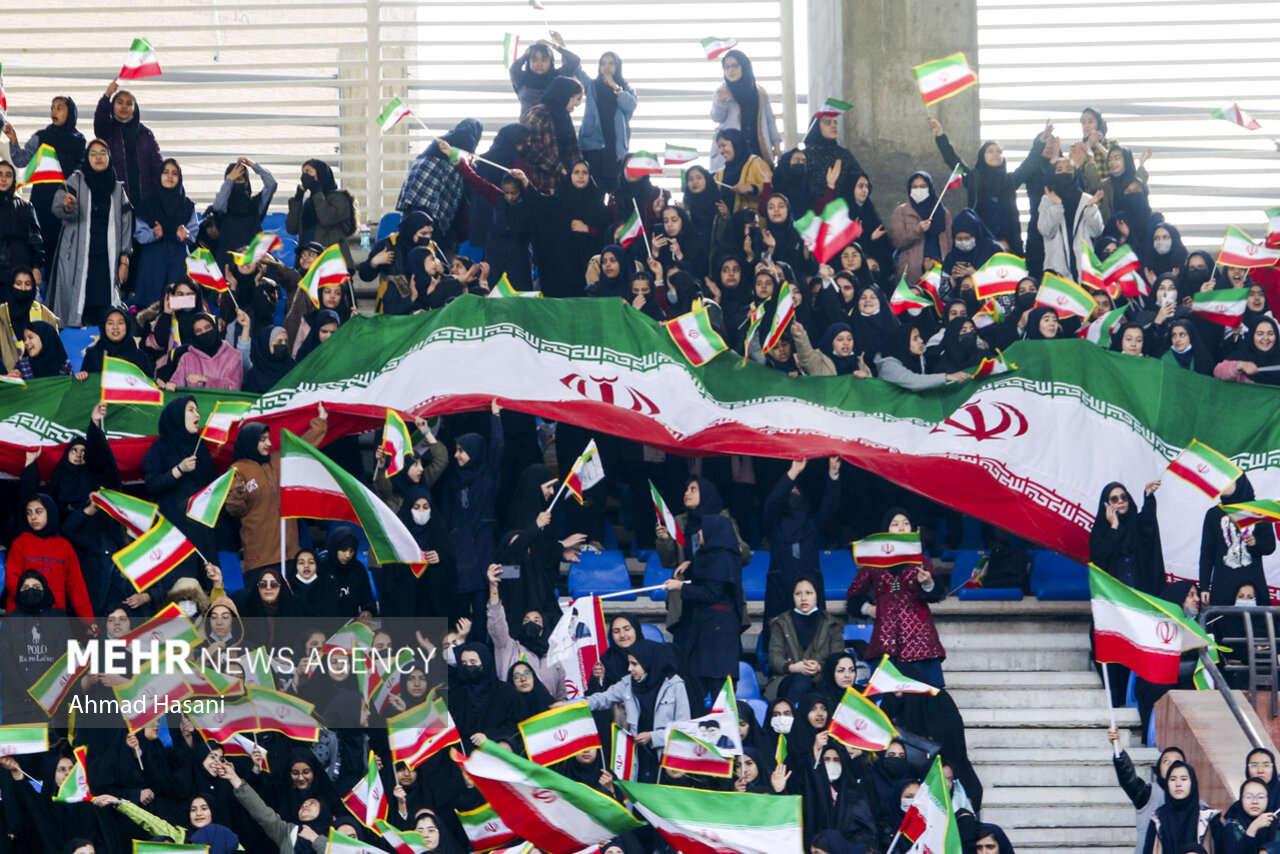 عکس/ جشن ۳۰ هزار نفری دختران دهه هشتادی انقلاب