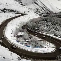 برف و باران در جاده‌های ۱۵ استان