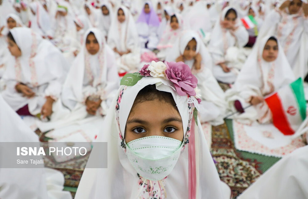 عکس/ جشن تکلیف ۴ هزار دانش آموز دختر در کرمان