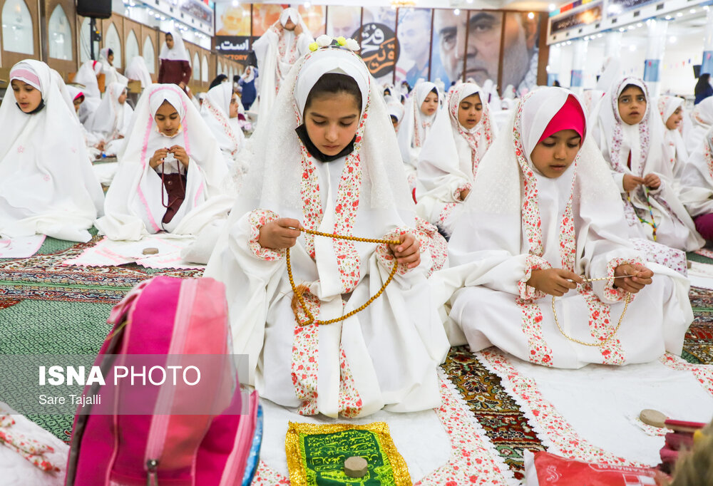 عکس/ جشن تکلیف ۴ هزار دانش آموز دختر در کرمان