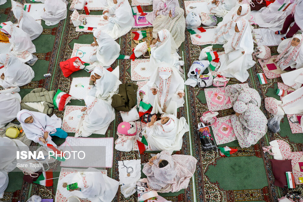 عکس/ جشن تکلیف ۴ هزار دانش آموز دختر در کرمان