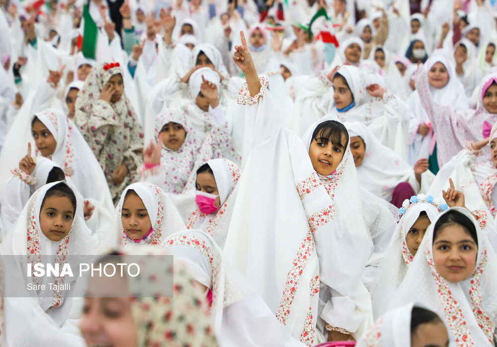 عکس/ جشن تکلیف ۴ هزار دانش آموز دختر در کرمان