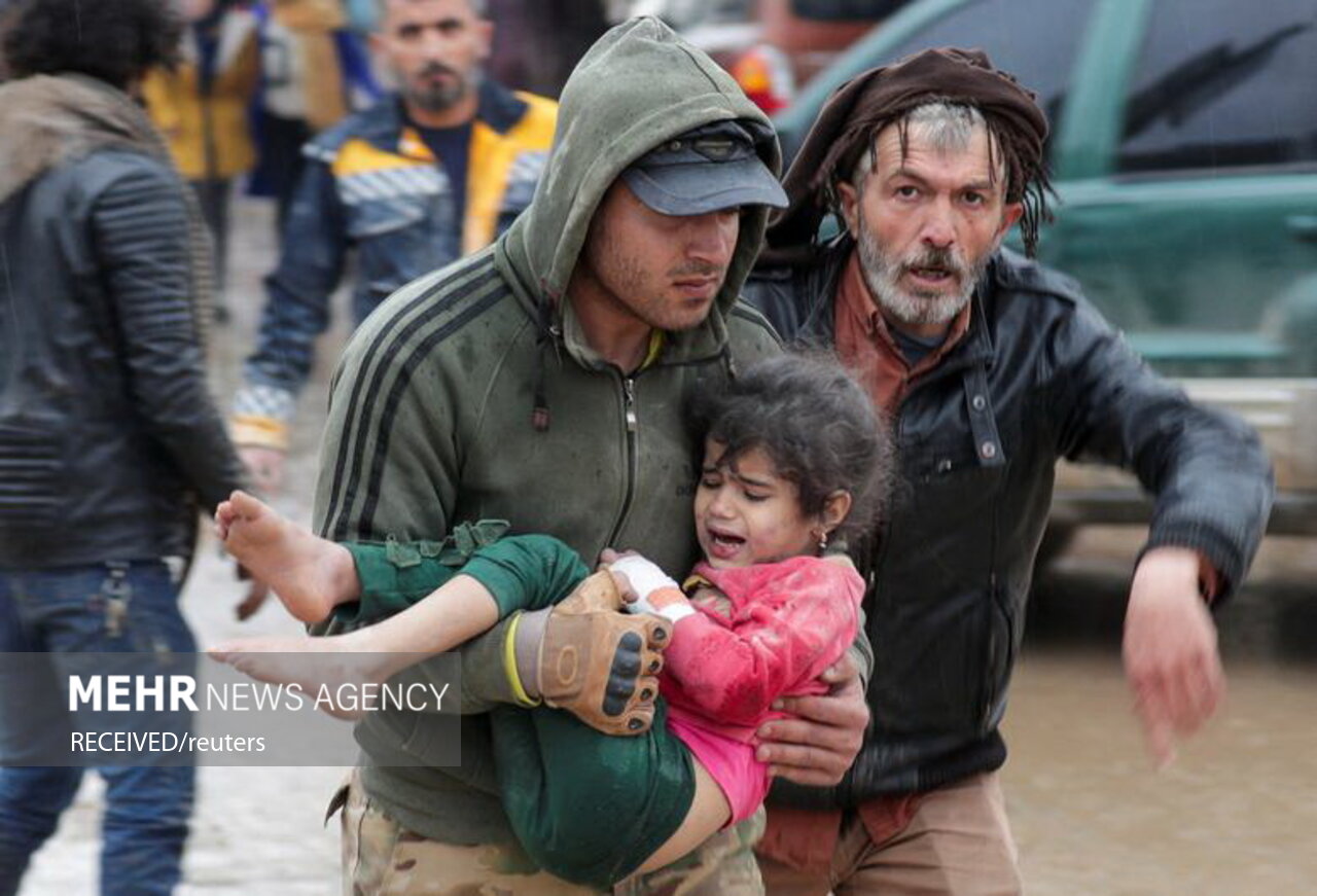 عکس/ عملیات امداد و نجات در مناطق زلزله زده ترکیه و سوریه