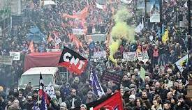 تظاهرات میلیونی و اعتصاب سراسری در فرانسه دومین بندر بزرگ این کشور مسدود شد