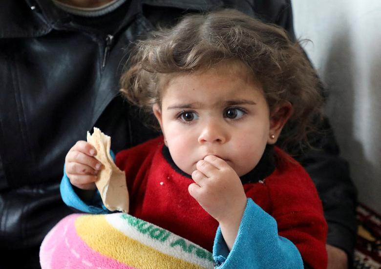 عکس/ کودک نجات یافته از زیر آوار زلزله سوریه