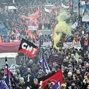 تظاهرات میلیونی و اعتصاب سراسری در فرانسه دومین بندر بزرگ این کشور مسدود شد