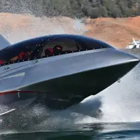«جت شارک ۲۰۲۳»، قایقی دلفینی با قابلیت حرکت زیر و روی آب!