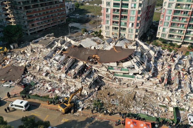 عکس/ ساختمان های فرو ریخته بر اثر زلزله مرگبار در ترکیه