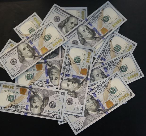 نرخ دلار در صرافی بانکی ثابت و یورو کاهشی شد
