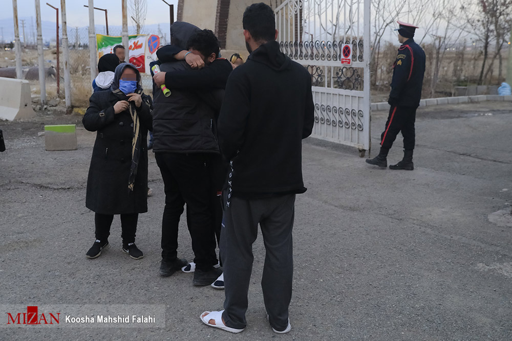 عکس/ آزادی زندانیان واجد شرایط عفو در زندان مرکزی کرج