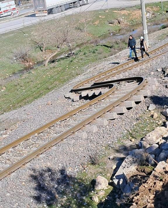 ریل راه آهن استان «قهرمان ماراش» ترکیه در نزدیکی کانون زلزله 