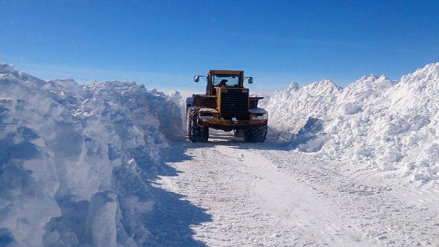 برف، راە ارتباطی ۲٨۳ روستای کردستان را مسدود کرد