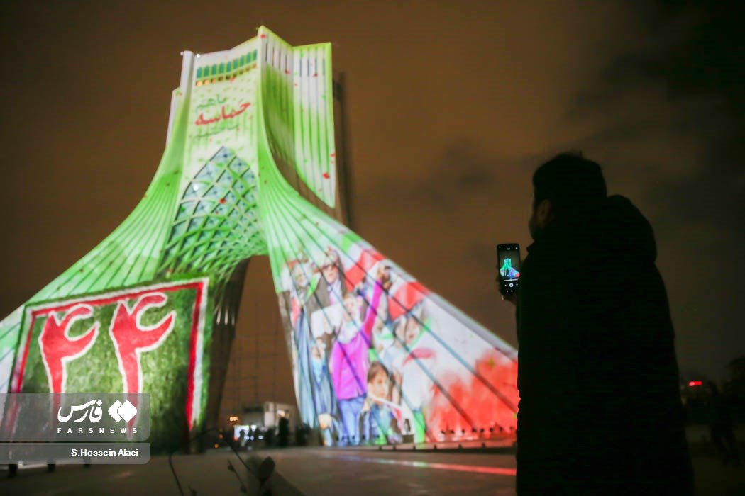 عکس/ جشن ۴۴ سالگی انقلاب در میدان آزادی  