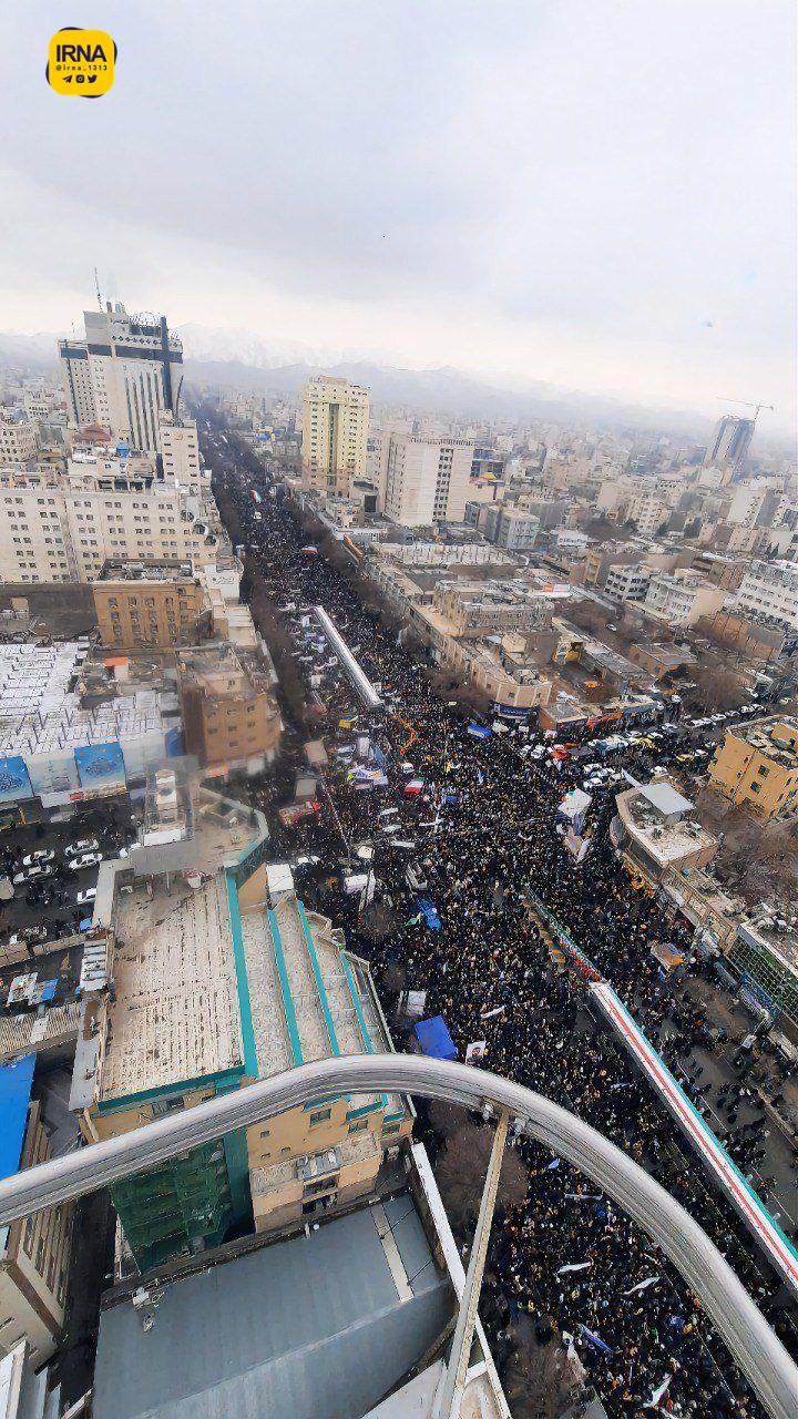    تصویر هوایی از حضور مردم مشهد در راهپیمایی ۲۲ بهمن 