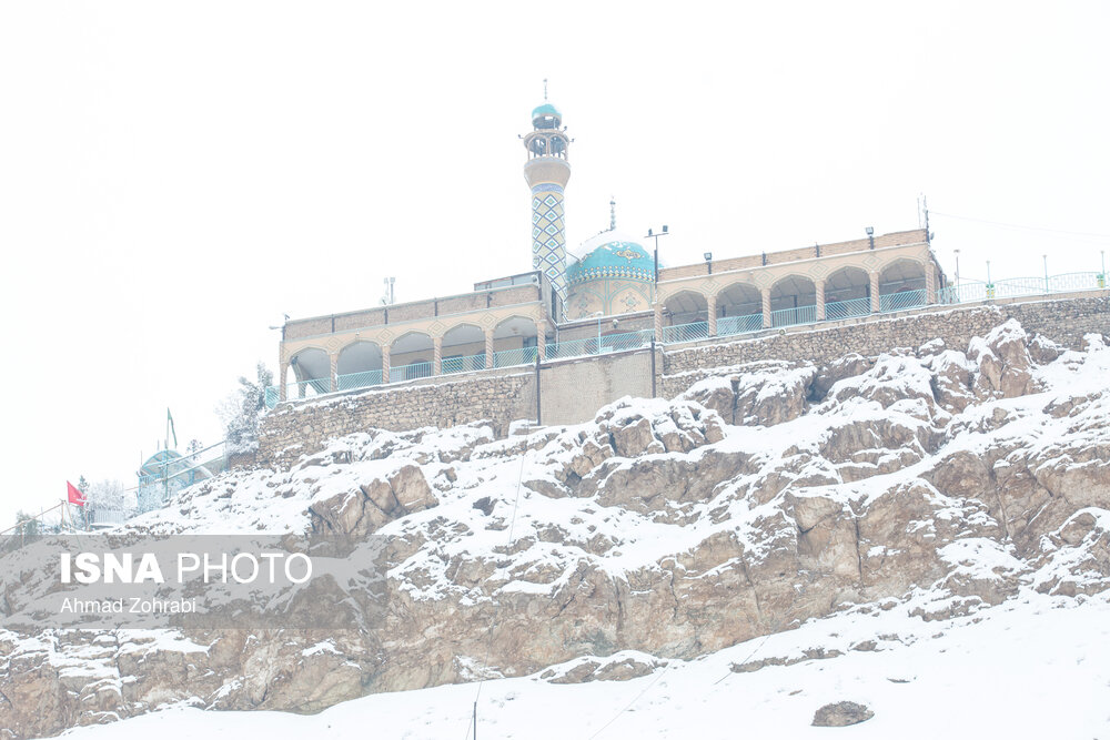 عکس/ سفید پوش شدن قم با برف زمستانی