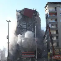 لحظه وحشتناک ریزش ساختمان ۹ طبقه در دیاربکر