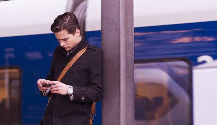 استفاده از موبایل منجر به ظهور بیماری های گردن شده است