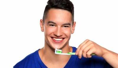 اینطور مسواک بزنید تا جوان بمانید