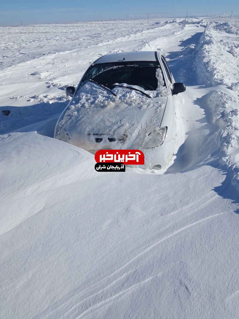 بارش برف سنگین در جاده یکی از روستاهای آذربایجان شرقی