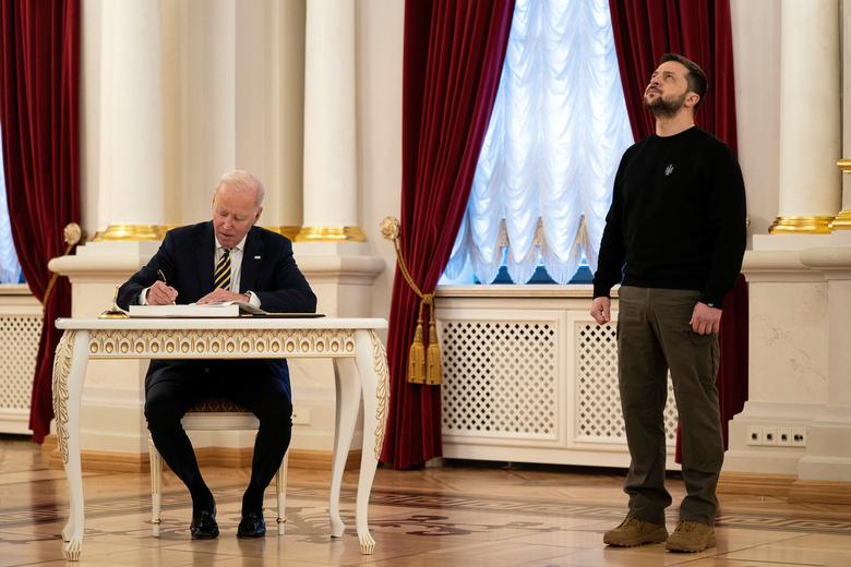 جنجال تصویری از دیدار زلنسکی و بایدن در کاخ ریاست جمهوری اوکراین