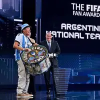 بامزه‌ترین برنده دِ بِست 2022؛ یادگاری مارادونا