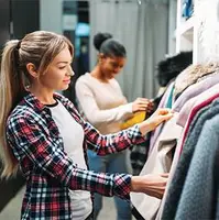 نکاتی که زنان قد کوتاه هنگام خرید لباس باید به آنها توجه کنند