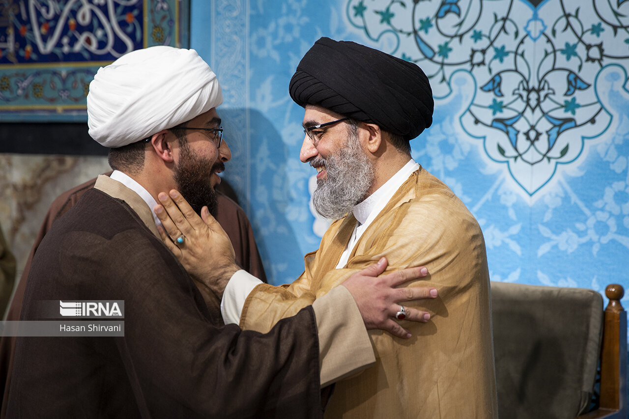 مراسم عمامه گذاری طلاب در شب نیمه شعبان