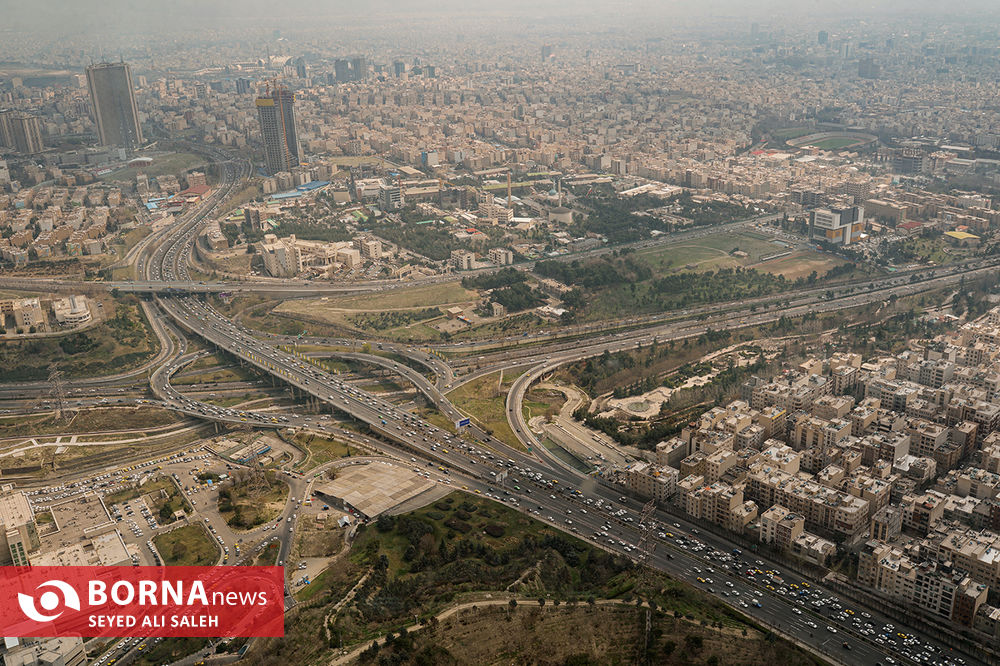 عکس/ بازدید ورزشکاران خارجی یک رقابت بین‌المللی ویژه بانوان از برج میلاد