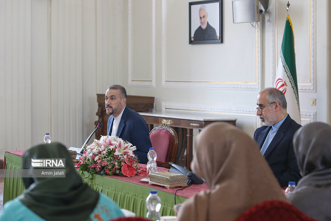 آخرین نشست خبری وزیر امور خارجه در سال ۱۴۰۱