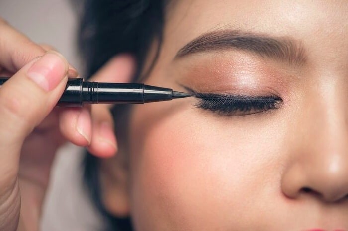 ترفندهای مؤثر برای پاک نشدن خط چشم