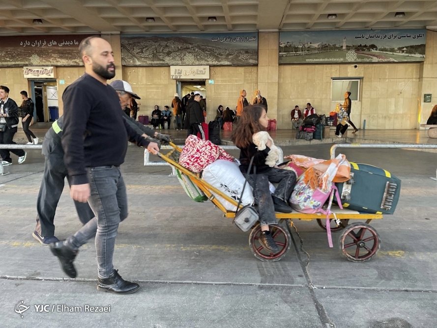 عکس/ مسافران نوروزی در پایانه ترمینال غرب