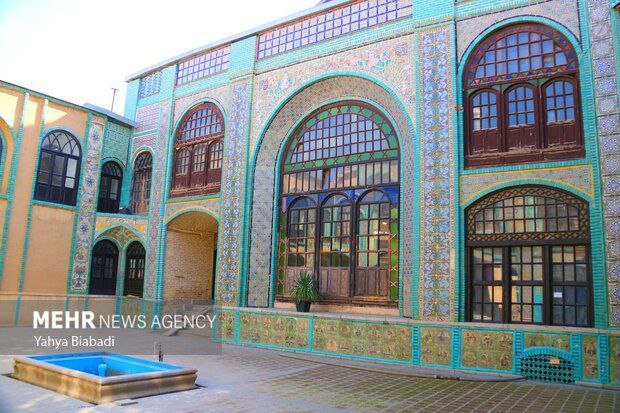تکیه معاون‌الملک؛ گالری کاشی‌ها