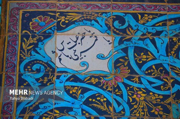 تکیه معاون‌الملک؛ گالری کاشی‌ها