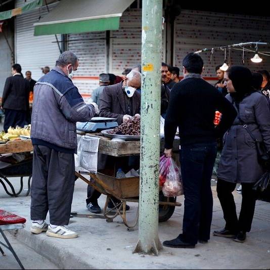 وزارت بهداشت: از روبوسی کردن و دست دادن در میهمانی‌ها بپرهیزید