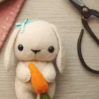 عروسک نمدی خرگوش نماد سال 1402 