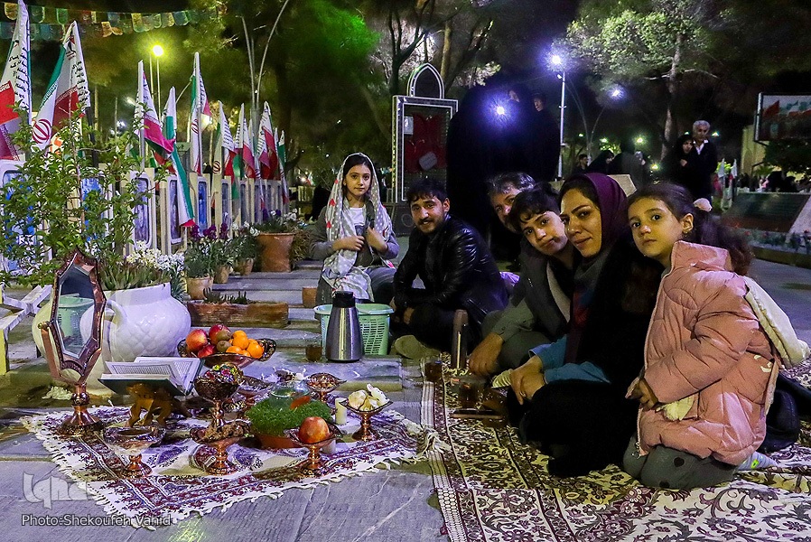 عکس/ مراسم تحویل سال نو در گلستان شهدای اصفهان