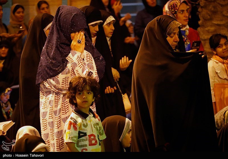 عکس/ مراسم سال تحویل در جوار مزار شهدای گمنام در کیش