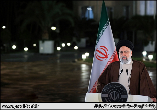 عکس/ پیام نوروزی رئیس جمهور در حیاط پاستور