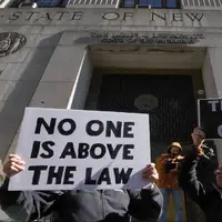 اعتراضات مخالفان ترامپ مقابل دادگاه نیویورک