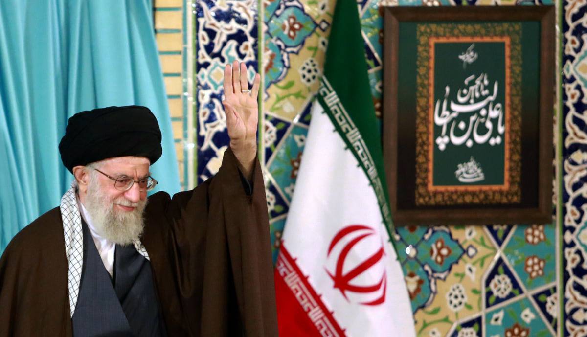 در حال بروزرسانی؛ رهبر انقلاب: دشمن به دنبال تغییر هویت جمهوری اسلامی است