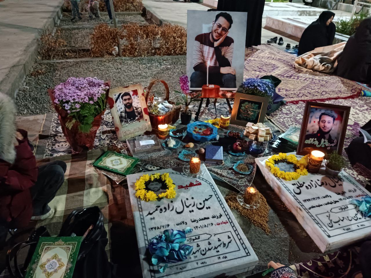 لحظه سال تحویل در مزار شهدای امنیت مشهد