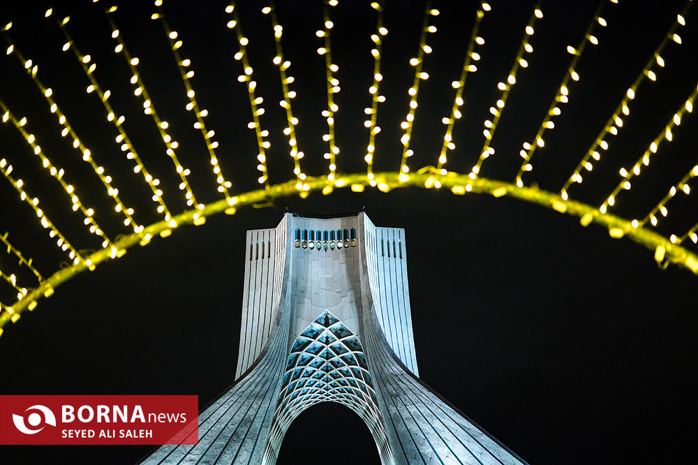 عکس/ حال و هوای میدان آزادی در نخستین شب بهار ۱۴۰۲