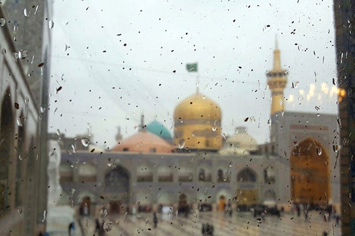 بارش باران بهاری ِحرم مطهر رضوی در دومین روز سال 1402